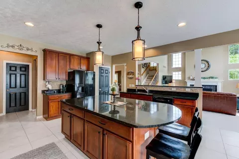 650 Hyacinth Rd, Cincinnati, OH 45245 photo 8