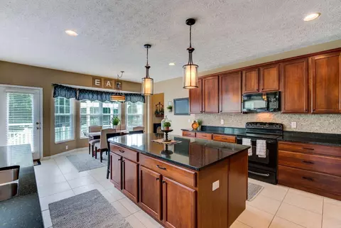 650 Hyacinth Rd, Cincinnati, OH 45245 photo 5