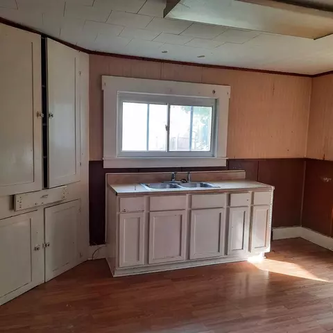 411 Dudley St, Blanchester, OH 45107 photo 4