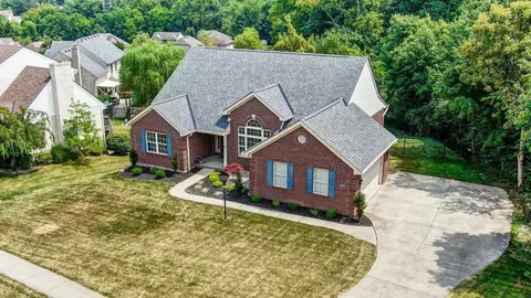 4530 Hampton Pointe Dr, Cincinnati, OH 45248 photo 3