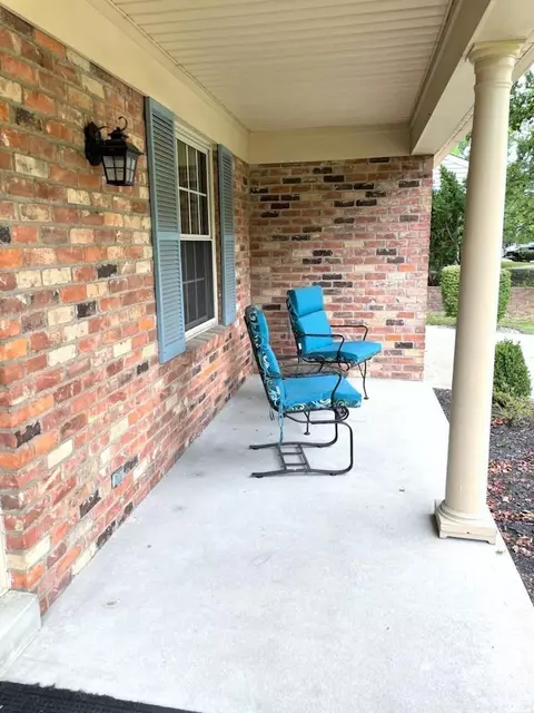 655 Allencrest Ct, Cincinnati, OH 45231 photo 2