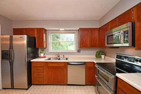 9343 Ranchill Dr, Cincinnati, OH 45231 photo 12