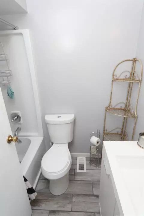 9344 Montoro Dr, Cincinnati, OH 45231 photo 23