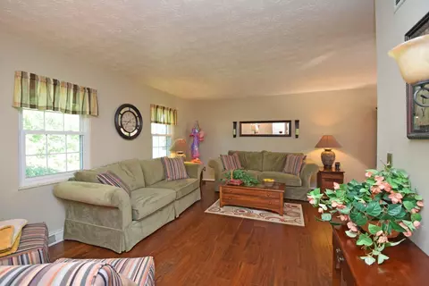 4158 Brookfield Dr, Cincinnati, OH 45245 photo 3