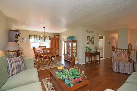 4158 Brookfield Dr, Cincinnati, OH 45245 photo 4