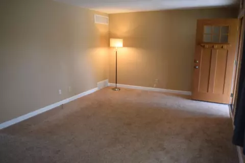 5564 Silverpoint Dr, Cincinnati, OH 45247 photo 3