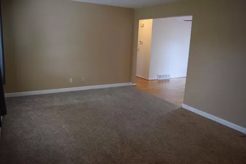 5564 Silverpoint Dr, Cincinnati, OH 45247 photo 2