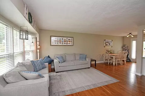 677 Crenshaw Ln, Forest Park, OH 45240 photo 2