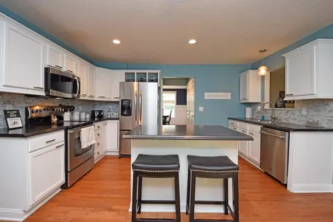 2011 Mistletoe Ct, Amelia, OH 45102 photo 8