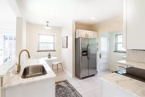 1054 Burns Ave, Wyoming, OH 45215 photo 9