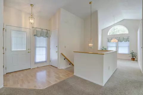 5555 Windmere Dr, Cincinnati, OH 45248 photo 3