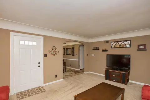 505 Harrison Ln, Cincinnati, OH 45244 photo 4