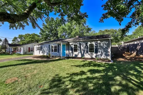 9739 Crestbrook Dr, Cincinnati, OH 45231 photo 2