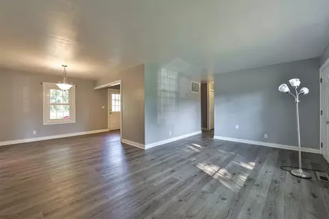 9739 Crestbrook Dr, Cincinnati, OH 45231 photo 5