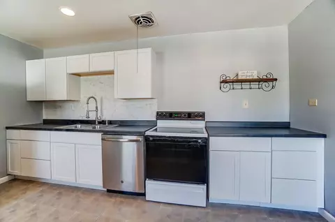 2421 Schon Dr, Cincinnati, OH 45231 photo 12