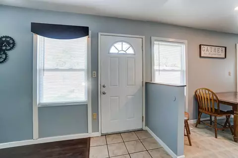 2421 Schon Dr, Cincinnati, OH 45231 photo 3