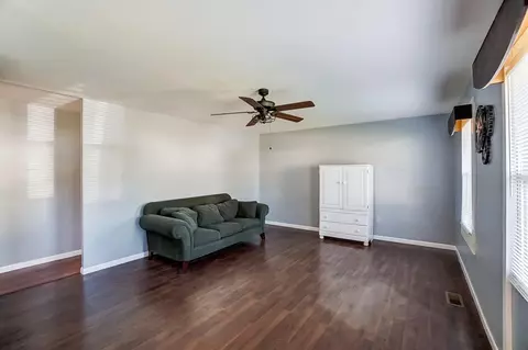 2421 Schon Dr, Cincinnati, OH 45231 photo 4