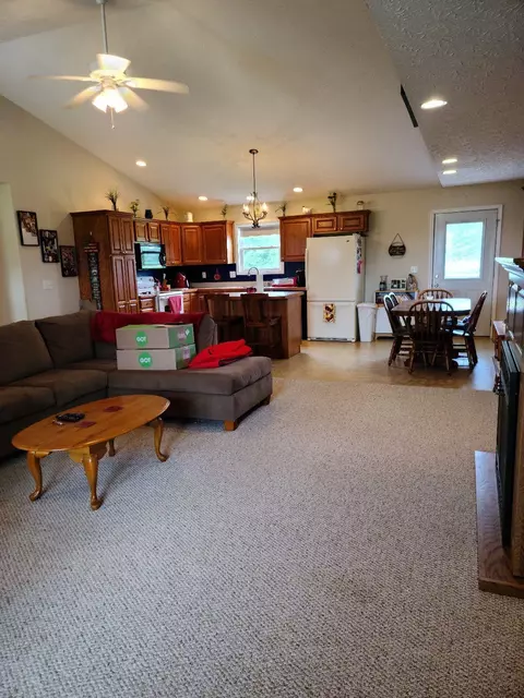 9869 Wolfe Rd, New Vienna, OH 45159 photo 5
