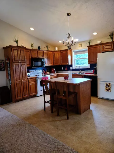 9869 Wolfe Rd, New Vienna, OH 45159 photo 3
