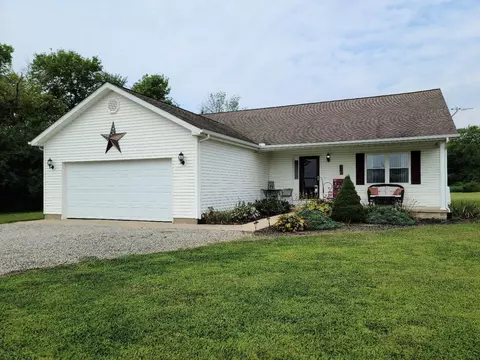 9869 Wolfe Rd, New Vienna, OH 45159 photo 1