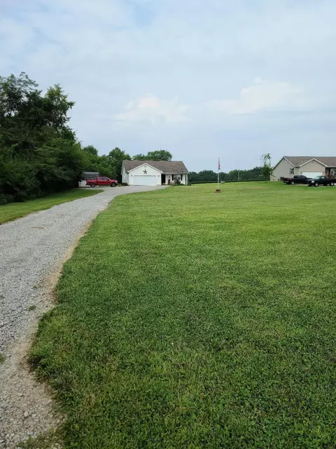 9869 Wolfe Rd, New Vienna, OH 45159 photo 2
