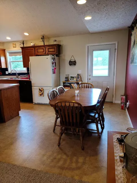 9869 Wolfe Rd, New Vienna, OH 45159 photo 4