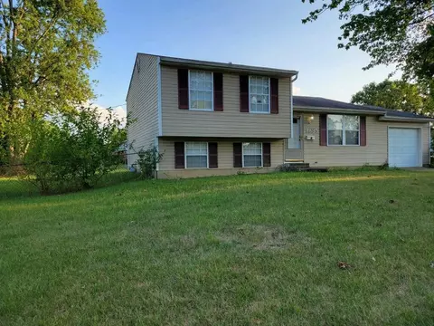 1885 Lincrest Dr, Forest Park, OH 45240 photo 3