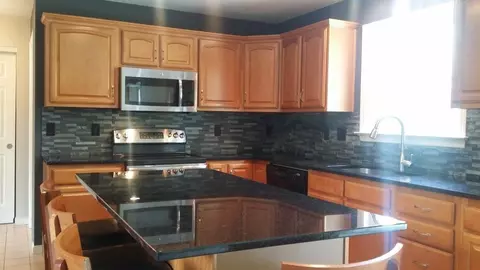 4609 Hampton Pointe Dr, Cincinnati, OH 45248 photo 3