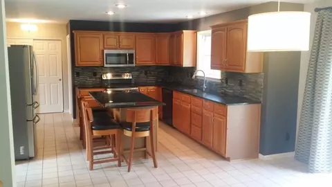 4609 Hampton Pointe Dr, Cincinnati, OH 45248 photo 2