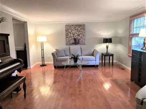 836 Massachusetts Dr, Cincinnati, OH 45245 photo 2