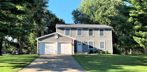836 Massachusetts Dr, Cincinnati, OH 45245 photo 1