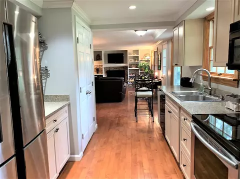 836 Massachusetts Dr, Cincinnati, OH 45245 photo 8
