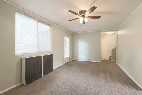23 Ashby St, Greenhills, OH 45218 photo 4