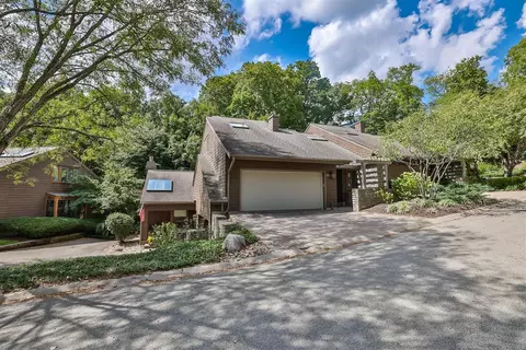 25 Spring Hill Dr, Mariemont, OH 45227 photo 1