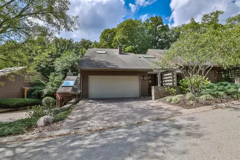 25 Spring Hill Dr, Mariemont, OH 45227 photo 2
