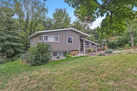 1183 Meredith Dr, Cincinnati, OH 45231 photo 2