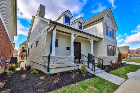 9559 Cooper Ln #8, Blue Ash, OH 45242