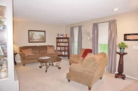3634 Centurion Dr, Cincinnati, OH 45211 photo 2