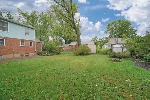 985 Hollytree Dr, Cincinnati, OH 45231 photo 4