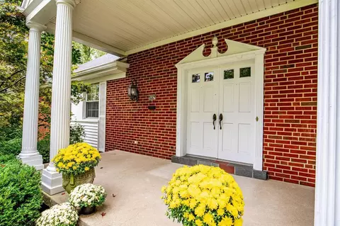 5667 Pinehill Ln, Cincinnati, OH 45238 photo 8