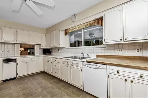 5667 Pinehill Ln, Cincinnati, OH 45238 photo 17