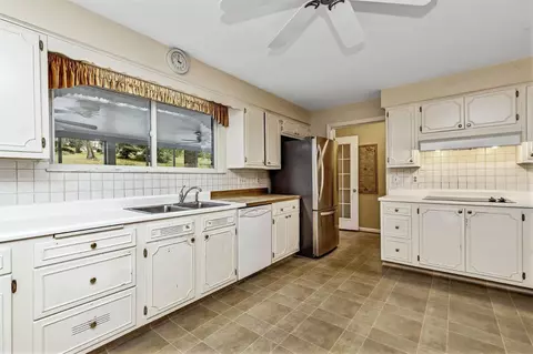 5667 Pinehill Ln, Cincinnati, OH 45238 photo 16