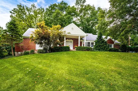 5667 Pinehill Ln, Cincinnati, OH 45238 photo 7