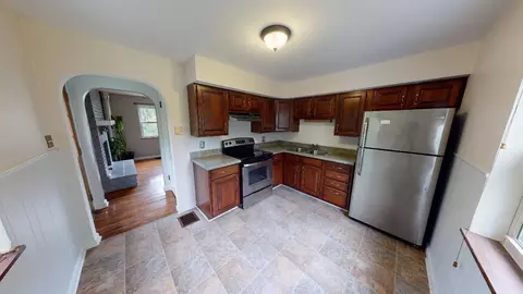 647 Smiley Ave, Springdale, OH 45246 photo 3