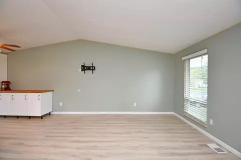 1282 Adams Rd, Cincinnati, OH 45231 photo 4