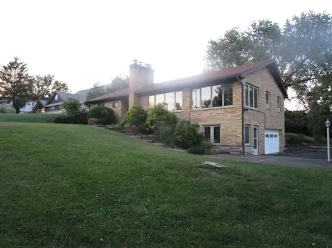 460 Deanview Dr, Cincinnati, OH 45224 photo 2