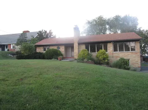 460 Deanview Dr, Cincinnati, OH 45224 photo 1