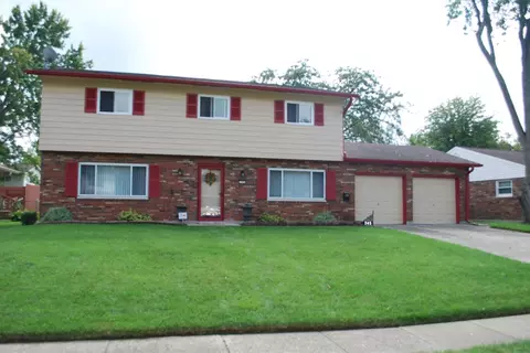 745 Danbury Rd, Forest Park, OH 45240 photo 1