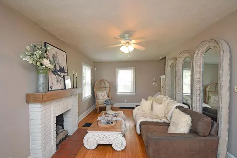 4334 Eileen Dr, Cincinnati, OH 45209 photo 5