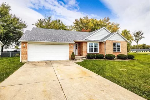 615 Davis Dr, Monroe, OH 45050 photo 2